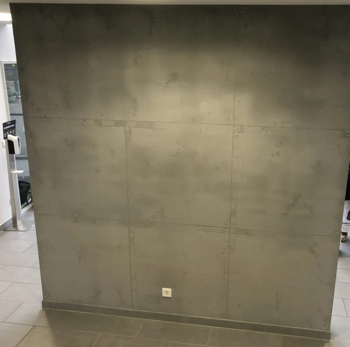 Wandscheibe in Betonoptik