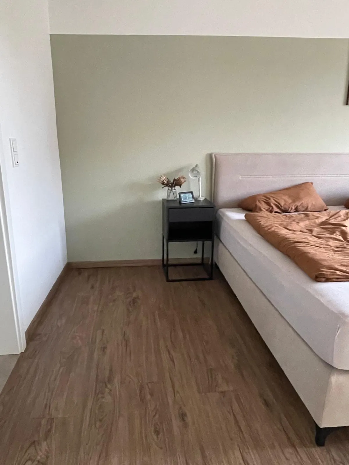 Designboden in Holzoptik im Schlafzimmer