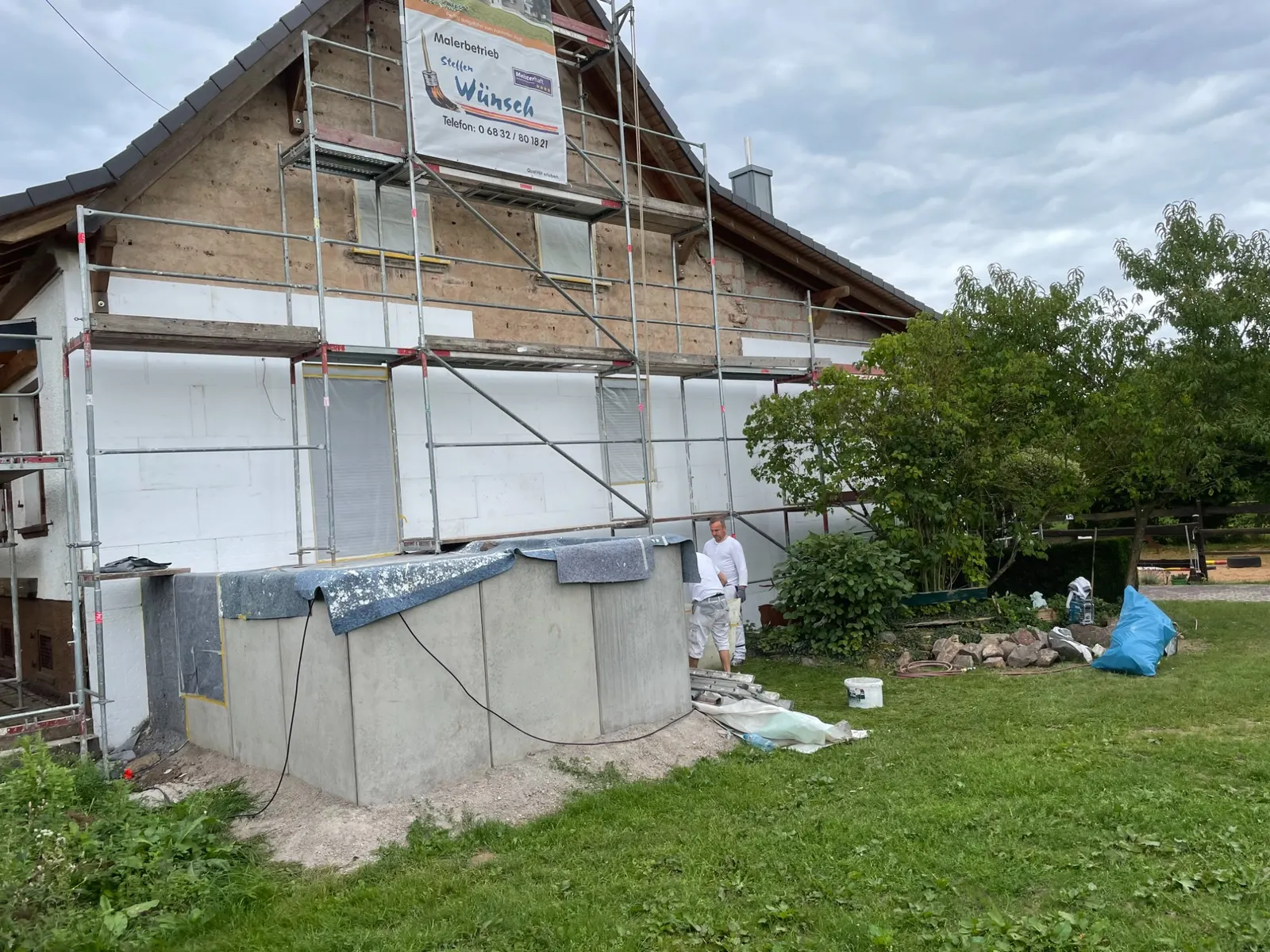 Wärmedämmverbundsystem in Arbeit