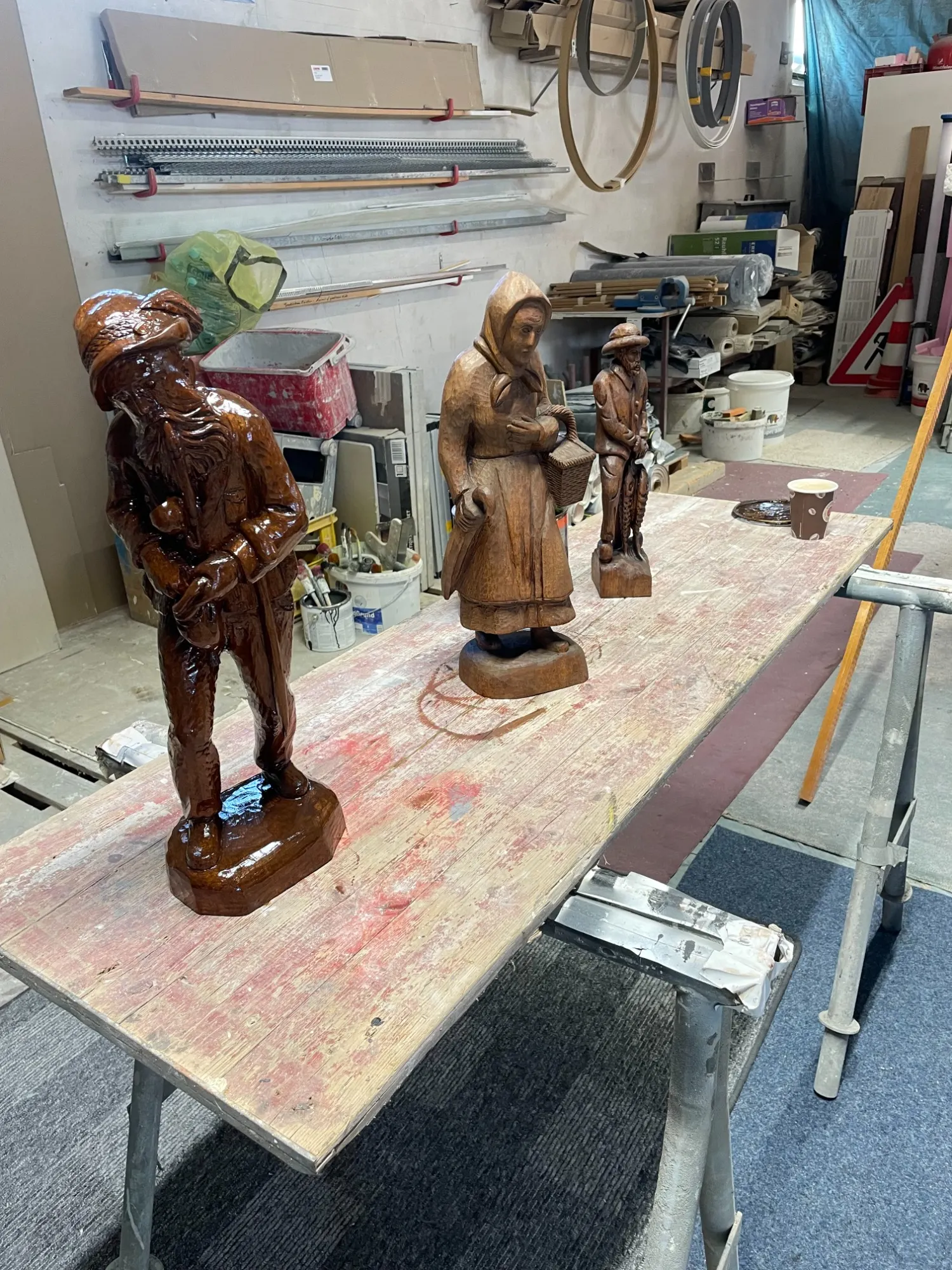 Holzfiguren nach der Aufarbeitung