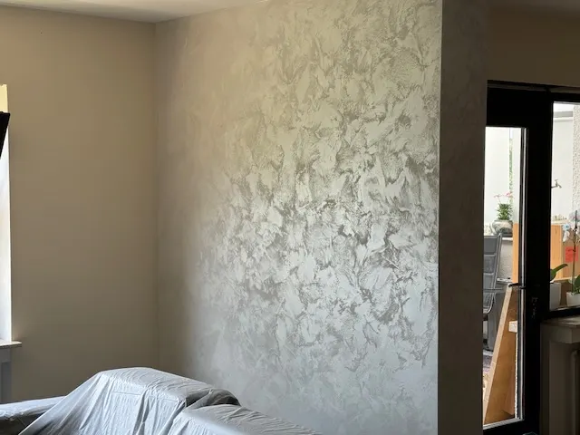 Wohnraumwand mit Spachteltechnik